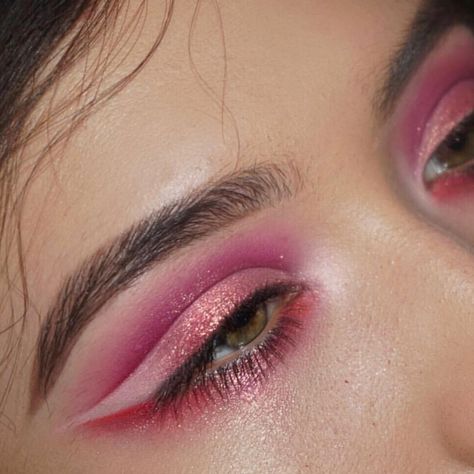 Makeup Eye Looks, Creative Makeup Looks, Eye Makeup Art, Pink Makeup, Kiss Makeup, Editorial Makeup, Makeup Goals, Makeup Designs, Glam Makeup