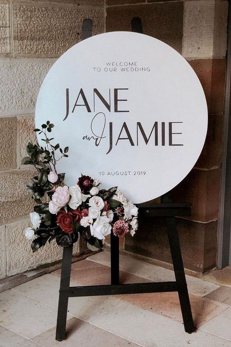 minimalistic round welcome signs with winter florals  #wedding #weddingsigns #weddingideas #signs #wedding2020 #rar Minimalist Wedding Decor, Bridal Decorations, Welcome To Our Wedding, Wedding Preparation, Wedding Goals, Wedding Welcome Signs, Wedding Mood, Wedding Signage, Wedding Deco