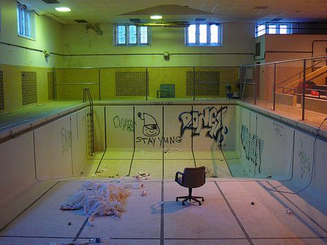 Old Swimming Pool, Empty Pool, Old Basement, Abandoned Photography, Pool Poses, Buckeye Nation, Basement Pool, Pool Installation, University Life