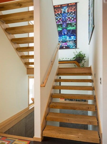 50 Amazing And Unique Staircase Design Ideas | RemoveandReplace.com Stair Treads Ideas, Closed Staircase, U Shaped Stairs, U Shaped Staircase, Diy Foyer, Open Stairs, Contemporary Staircase, Diy Staircase, Swing Bed