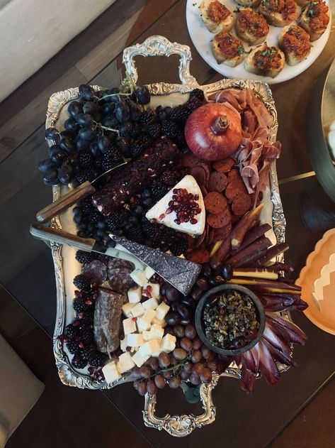 Medieval Charcuterie, Charcuterie Board Dark Aesthetic, Twilight Charcuterie Board, Moon Charcuterie Board, Chic Halloween Dinner Party, Vampire Charcuterie Board, Gothic Charcuterie Board, Black Charcuterie Board, Vampire Dinner Party