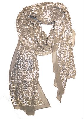 I absolutely love this sequin scarf!! I would love to own one like this for the fall. It's so cute! and can be paired with a plain t-shirt to make a cute outfit. Iridescent Summer, Sparkly Scarf, Glitzy Glam, Sequin Scarf, Look Formal, Eve Dresses, Mein Style, Beauty And Fashion, Marchesa