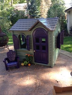 Little tykes play house jazzed up with spray paint. Bought a cheap playhouse on Craigslist and Upcycled! DIY Painted Playhouse, Little Tikes Makeover, Outside Playhouse, Indoor Playhouse, Diy Playhouse, Build A Playhouse, Meditation Garden, Playhouse Outdoor, Kids Playhouse