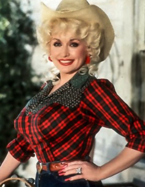 Dolly Parton                                                                                                                                                                                 More Dolly Parton Party, Dolly Wood, Dolly Outfits, Dolly Pardon, Autumn Items, Dolly Parton Costume, Hollywood Christmas, Dolly Parton Pictures, Stacey Dash