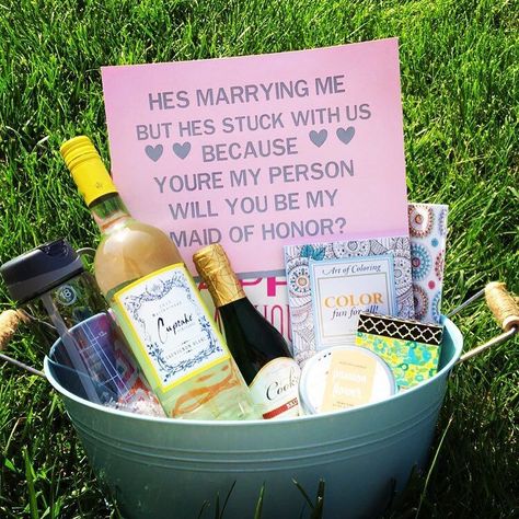 Asking Maid Of Honor Ideas, Bridesmaid Proposal Diy, Sports Themed Wedding, Bridesmaid Diy, Bridesmaid Proposals, Asking Bridesmaids, Bridesmaid Boxes, Best Friend Wedding, Bridemaids Gifts