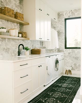 Laundry Room With Wallpaper, Room With Wallpaper, Room With Character, Wallpaper Laundry Room, Wallpaper Laundry, Contemporary Laundry Room, Vintage Laundry Room Decor, Laundry Room Organization Storage, Yard Inspiration