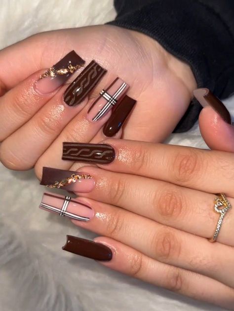 There's a new beauty trend taking over Instagram and it's absolutely stunning. Say hello to "quartz nails". Nails Long Square, Long Square Nails, Press On Nails Long, Nails Set, Fall Acrylic Nails, Unique Acrylic Nails, Nail Supplies, Long Square Acrylic Nails, Nail Swag