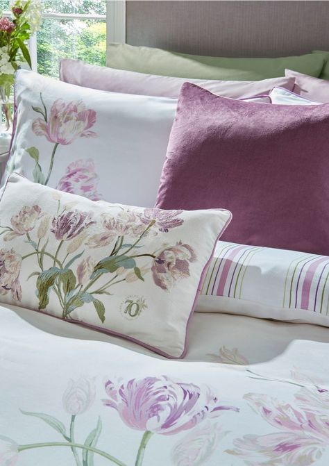 Laura Ashley Bedding, Designer Cushions, Double Duvet Covers, Tulip Design, Bed Time, Quilt Set, King Duvet, Cushion Design, King Duvet Cover