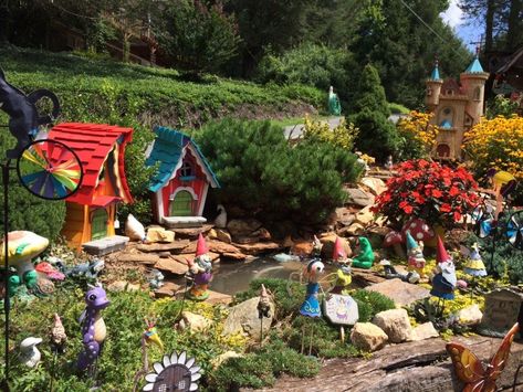 15 Amazing Hidden Gems in Georgia - The Crazy Tourist Blairsville Georgia, Sleepy Hollow New York, Magical Fairy Garden, Georgia Vacation, Fairy Homes, Disney Artists, North Georgia Mountains, Georgia Travel, Georgia Mountains