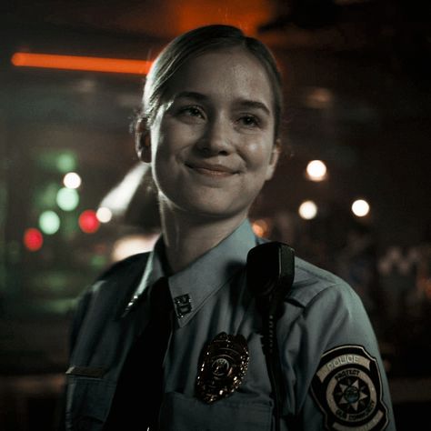 Vanessa Shelly, Wlw Movies, Vanessa Fnaf, Five Night At Freddy, Fnaf Costume, Fnaf Jumpscares, Elizabeth Lail, Fnaf Movie, Popular People