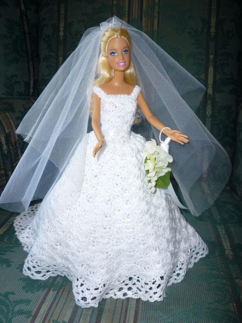 Barbie Wedding Dresses | ... of the barbie wedding dress i made for my granddaughter barbie dress Crochet Barbie Wedding Dress, Doll Wedding Dress Pattern, Crocheted Fashion, Barbie Crochet Gown, Habit Barbie, Gown Victorian, Crochet Barbie Patterns, Doll Wedding Dress, Barbie Knitting Patterns