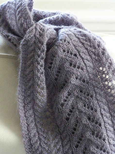 Delorme Designs: NEW SCARF PATTERN! FINALLY!!! Blanket Sweater Pattern, Easy Knit Blanket, Baby Jackets Pattern, Knitting Scarves, Knitting Paterns, Cowl Knitting Pattern, Shawl Knitting Patterns, Shawl Patterns, Scarf Knitting Patterns