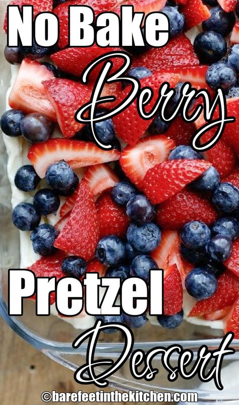 Blueberry Pretzel Dessert, Blueberry Pretzel Salad, Blueberry Pretzel, Pretzel Dessert, Blueberry Desserts Recipes, Pretzel Desserts, Cheesecake Easy, Baked Pretzels, Strawberries And Blueberries