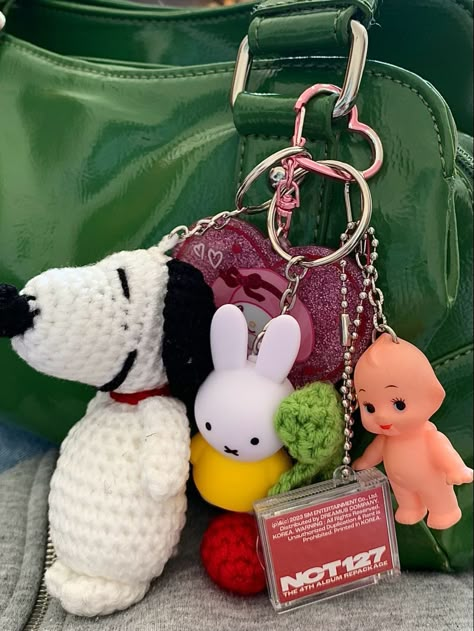 Aesthetic Bag Keychains, Anik Anik Core, Bag Keychain Aesthetic, Anik Anik, Inside My Bag, Cute Keychain, Cute Little Things, Essential Bag, Cute Charms