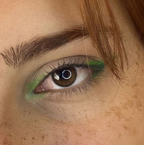 Makeup Inspo Creative Easy, Easy Green Eye Makeup, Fairycore Makeup, Guard Makeup, Hippie Makeup, Green Eyeliner, Eye Makeup Looks, Blue Eyeliner, Swag Makeup