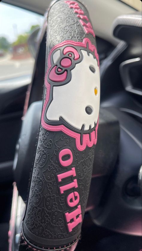 Hello Kitty Wheel Cover, Kuromi Car Decor, Black And Pink Hello Kitty, Hello Kitty Car Accessories, Hello Kitty Car, Girly Car Accessories, Car Deco, Cool Car Accessories, Hello Kitty Themes