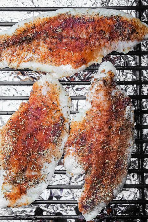 Traeger smoked catfish with dry rub is amazing. This is how to cook catfish healthy without oil keeping it moist, tender with tons of flavor. Smoked Catfish Recipes, Smoked Catfish, How To Cook Catfish, Instant Pot Beans Recipe, Catfish Recipe, Grilled Dinner Recipes, Beef Recipe Instant Pot, Catfish Recipes, Grilling Ideas