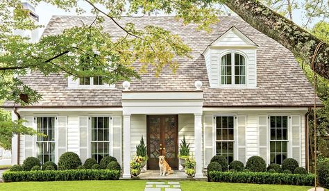 Southern Landscaping, Landscape Simple, Yard Landscape Ideas, Front Yard Landscape, Front Yards Curb Appeal, House Paint Color Combination, Exterior House Paint Color Combinations, Yard Landscape, Front Yard Landscaping Simple