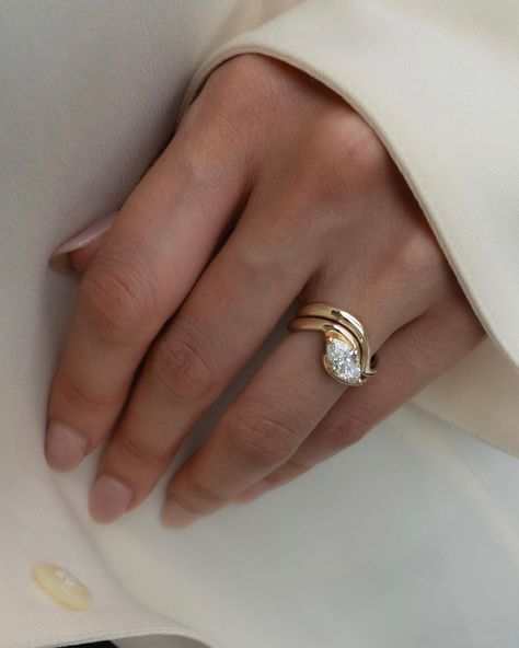 CADETTE | For the one who loves the CLASSICS — Marquise Rapture Ring and Classic Rapture Band: the perfect set of striking yet elegant rings that… | Instagram Elegant Rings, Classy Wedding Dress, Classy Wedding, Elegant Ring, Dream Ring, Jewelry Inspo, Wedding Bands, The One, Wedding Inspiration