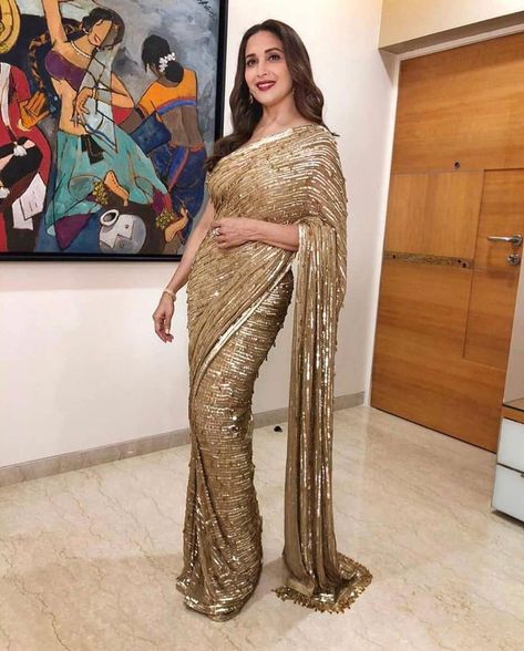 Golden Sequin Saree, Glitter Saree, Golden Saree, Saree Ideas, Designer Sarees Wedding, Sarees For Girls, Diwali Outfits, Sequin Saree, Satin Saree