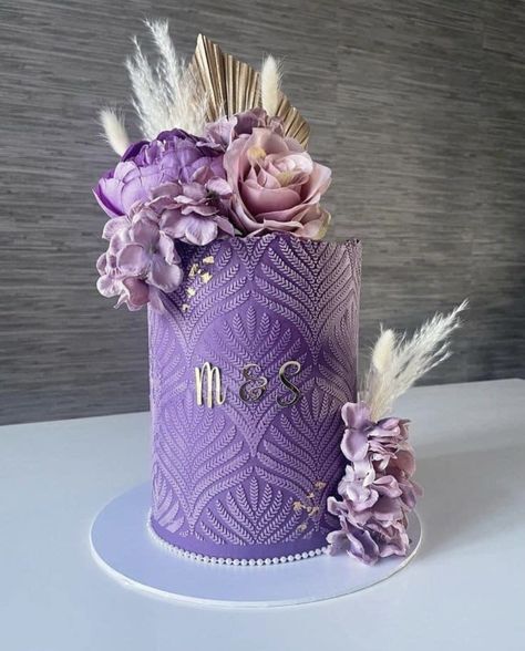 Elegant Cake Ideas, Purple Floral Cake, Floral Cake Ideas, Purple Cakes Birthday, Barrel Cake, Lavender Cake, Purple Cake, Fondant Cake Designs, My Homies