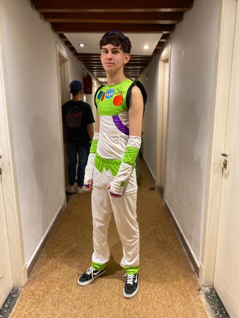 #bariloche #egresados #genux #halloween #toystory #buzzlightyearparty #buzzlightyear #costume #disfraz Buzz Lightyear Halloween Costume, Buzz Lightyear Party, Fantasias Halloween, Buzz Lightyear, Carnival Costumes, Toy Story, Halloween Costume, Carnival, Halloween Costumes