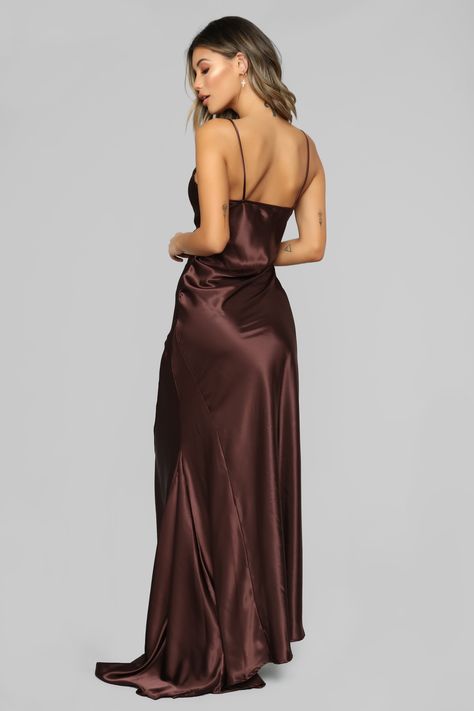 Brown Long Dress, Satin Dress Outfit, Brown Satin Dress, Brown Slip Dress, Silk Dresses Outfit, Brown Silk Dress, Dark Brown Dress, Party Dress Inspiration, Reception Outfits