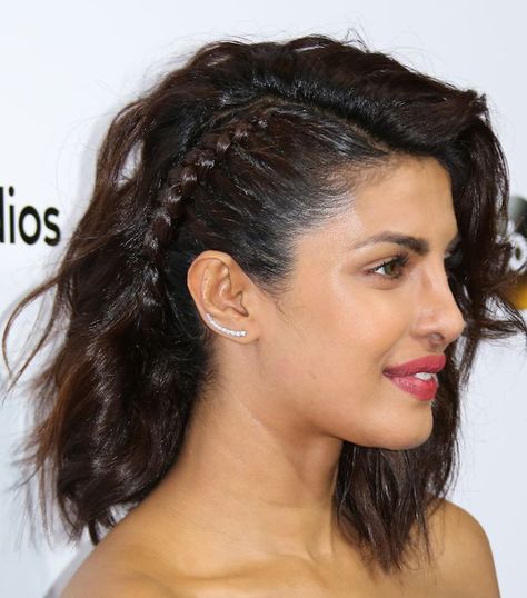 Priyanka Chopra's textured waves are only rivaled by her sleek French side braid. It's just as edgy as shaving one side of your head, but it comes without the commitment. Add a cool ear cuff, and... Coachella Hair, Thick Hair Styles Medium, Braided Styles, Braids For Medium Length Hair, French Braid Hairstyles, Cool Braid Hairstyles, Festival Hair, Penteado Cabelo Curto, Braided Hairstyles Easy