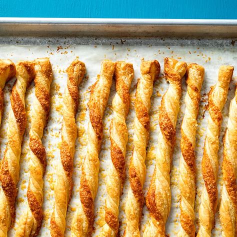 Twisties Snack, Parmesan Twists, Quick Snacks For Kids, Easy Puff Pastry Recipe, Cheese Twists, Snack For Kids, Easy Puff Pastry, Twisted Recipes, Baking Equipment