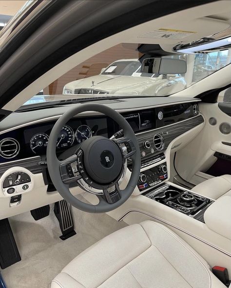 Most Luxurious Car, Rolls Royce Ghost, Luxury Car Garage, Royce Car, Aesthetic Cars, Luxury Lifestyle Aesthetic, Cars Aesthetic, New Luxury Cars, Cars Wallpaper