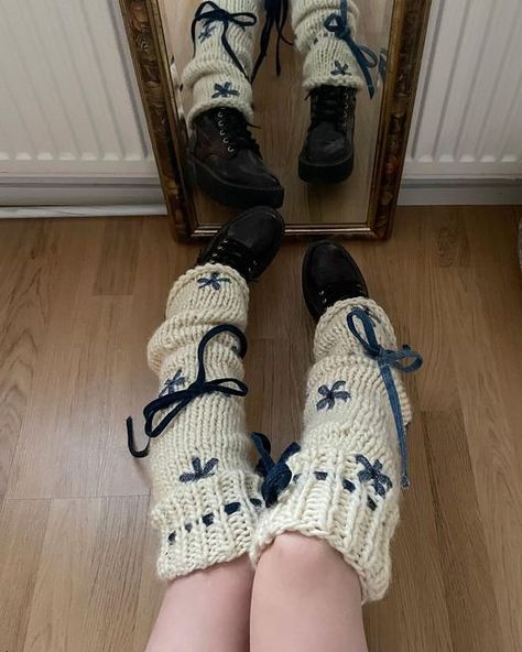 Wool Leg Warmers, Knitted Leg Warmers, Crochet Leg Warmers, Pola Amigurumi, Denim Flowers, Crochet Design Pattern, Crochet Fashion Patterns, Fun Crochet Projects, December 17