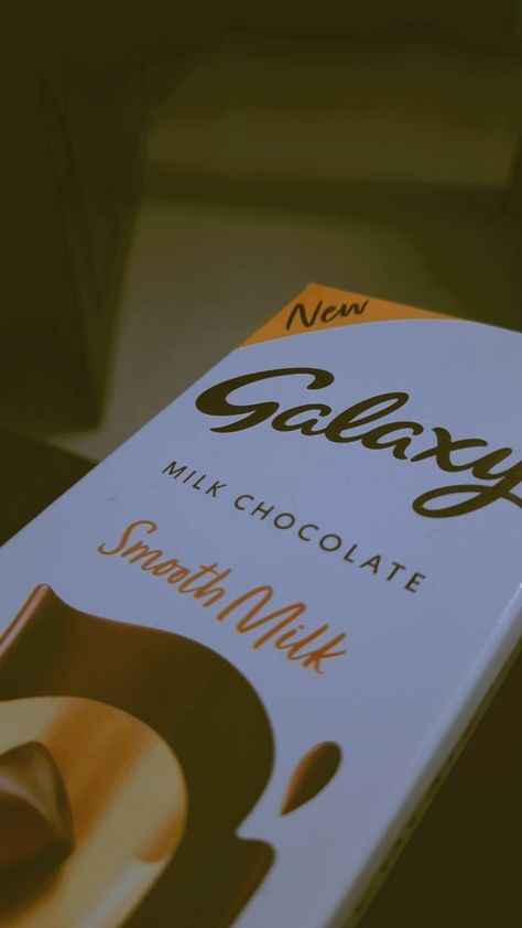 Chocolate Snap Story, Chocolate Snapchat, Instagram Boomerang, Chocolate Snap, Creative Snaps, Boomerang Video, Creative Snaps For Snapchat, Fancy Bedroom, Galaxy Chocolate