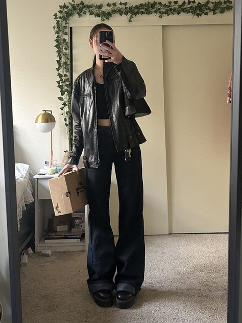 Arctic Monkeys Concert Outfit, Downtown Outfits, Leather Jacket Outfits, Fashion Fits, Arctic Monkeys, Instagram Foto, Winter Fashion Outfits, Dream Clothes, New Wardrobe