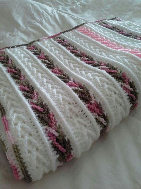 Arrow stitch Crochet Knit Blanket, Crochet Afghan Patterns Free, Crochet Stitches For Blankets, Crochet Afgans, Crochet Blanket Designs, Crochet Blanket Afghan, Baby Afghan Crochet, Crochet Quilt, Manta Crochet