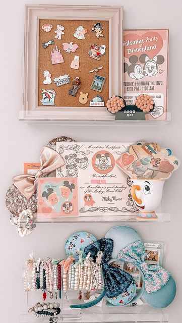 Disney Cork Board, Disney Pin Trading Display, Aesthetic Disney Bedroom, Neutral Disney Decor, Disney Picture Frames Diy, Disney Dorm Decor, Disney Home Office Ideas, Subtle Disney Bedroom, Disney Room Decor Ideas