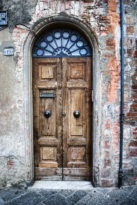 Old Door Photography, Modern Door Design, New Door Design, Historic Doors, Door Design Ideas, Italian Doors, Old Wood Doors, European Doors, Old Wooden Doors