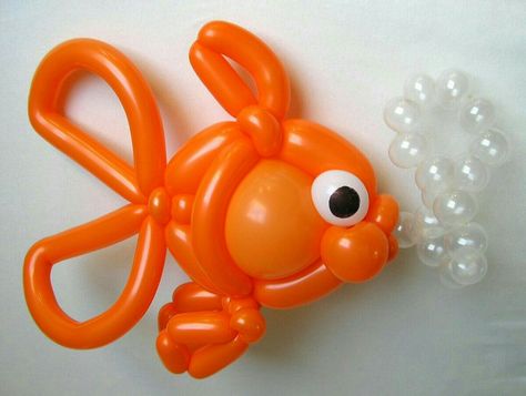 Happy Orange. . . Fish Balloon, Baloon Art, Balloon Fish, Twisting Balloons, Balloon Toys, Balloon Modelling, Balloon Pictures, Balloon Crafts, Balloon Twisting