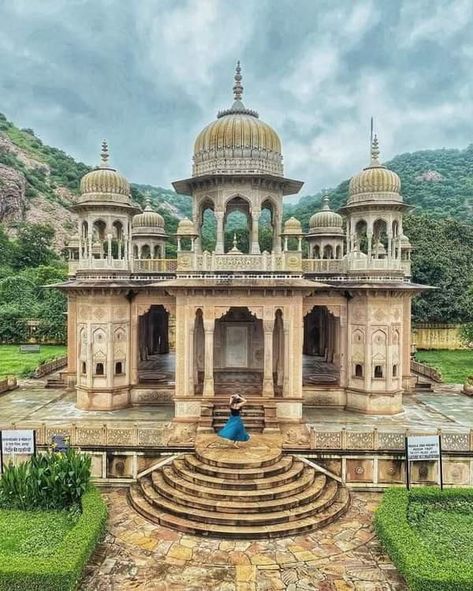 Intricate Architecture, Jaipur Travel, India Holidays, Most Beautiful Places To Visit, Ancient Indian Architecture, Architecture Painting, India Tour, Holiday Packages, Indian Architecture