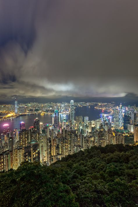 Overlooking Hong Kong from VIctoria Peak on a Clear Night Hong Kong Victoria Peak, The Peak Hong Kong, Victoria Peak Hong Kong, Hong Kong Night, China Trip, Rainy City, Hong Kong Food, Unique Pictures, China Hong Kong