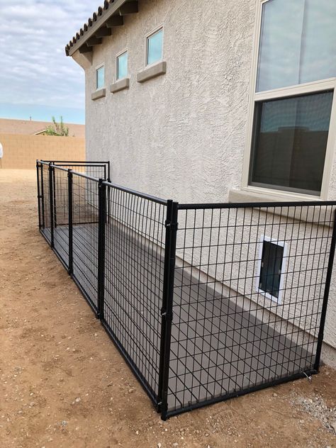 Dog Run Attached To Garage, Dog Runs Side Yard, Winter Dog Run Ideas, Outside Dog Enclosure, Sheds For Dogs, Small Dog Areas In Backyard, Dog Run Ideas Backyard Side Yard Diy, Outdoor Dog Pen Ideas, Doggy Potty Area Outdoor