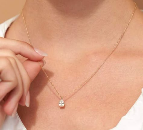 Classy Jewellery, Staple Necklace, Ring Princess Cut, Cute Jewellery, Solitaire Diamond Pendant, Diamond Ring Princess Cut, Luxe Jewelry, Diamonds And Pearls, Simple Diamonds