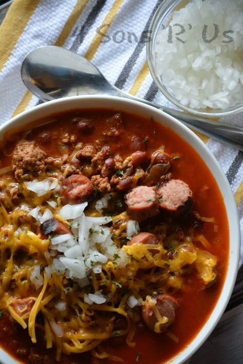 Chili Cheese Dog Chili Chicago Style Hot Dog Soup, Chilli Ideas, Chili Ideas, Hot Dog Chili Recipe, Baked Hot Dogs, Chili Fries, Corndog Recipe, Chili Chili, Homemade Barbecue