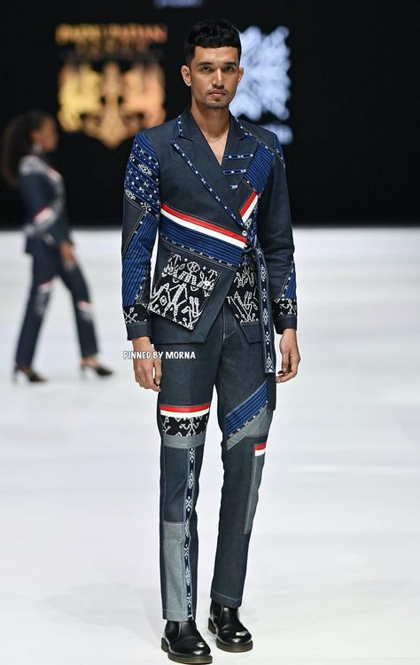 Padu Padan Tenun - Indonesia FW 2023 Indonesia Fashion Week, Fashion Cowok, Swag Men, Men Fashion Show, Batik Fashion, Mens Fashion Inspiration, Fashion Figures, Futuristic Fashion, Men Style Tips