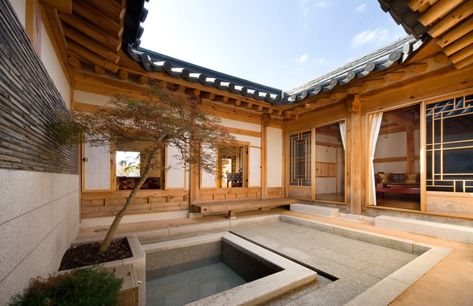 ragung hanok 8 Modern Korean House, Korean House Interior, Korean House Design, Hanok House, Korean Traditional House, Traditional Korean House, Asian House, Modern Tropical House, Japanese Home Design