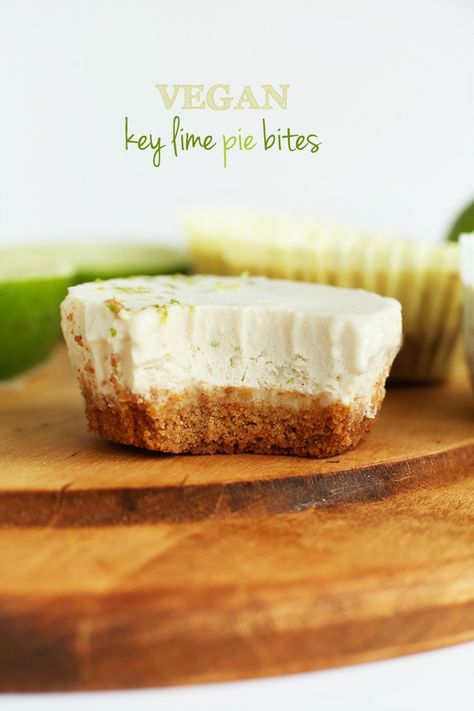 Vegan Key Lime Pie! 7 ingredients, 2 steps and SO delicious #minimalistbaker Dana Shultz, Key Lime Pie Bites, Healthy Key Lime Pie, Vegan Key Lime Pie, Key Lime Recipes, Mugcake Recipe, Key Lime Pies, Vegan Key Lime, Vegan Pies Recipes