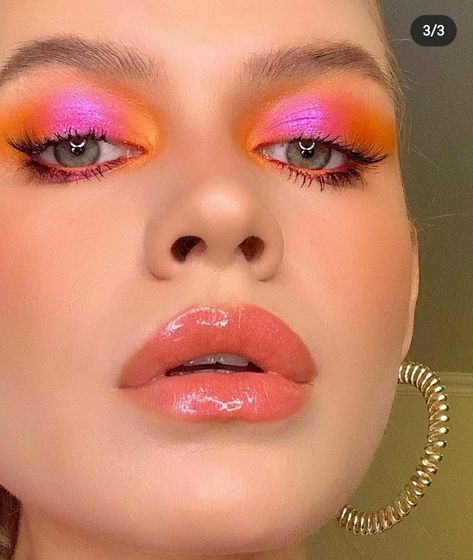 Complimentary Makeup Looks, Fun Summer Makeup Looks, Make Up Disco, Eyeshadow Inspo Creative, Fun Eyeshadow Looks Colorful, Cute Makeup Looks Colorful, Orange And Pink Makeup, Maquillage Euphoria, Editorial Eye Makeup