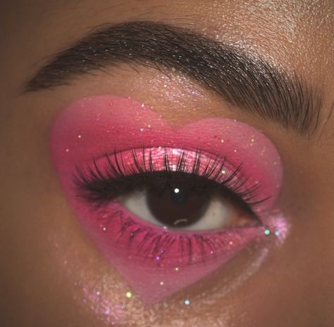 Pink Makeup Looks Hearts, Pink Halloween Eye Makeup, Heart Eye Shadow, Pink Drag Makeup Looks, Sparkly Makeup Ideas, Easy Heart Makeup, Fun Pink Makeup Looks, Heart Halloween Makeup, Barbie Eye Makeup Look