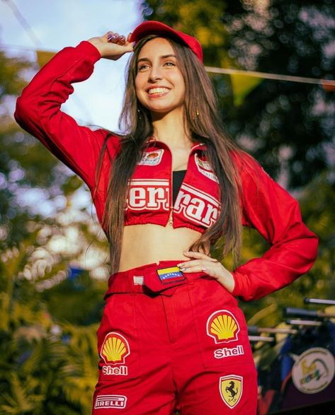 Race Car Driver Costume Women, Female Racer Aesthetic, Lightning Mcqueen Costume, Girly Costumes, Rave Halloween Costumes, Racer Costume, Ferrari Girl, Cochella Outfits, Team Costumes