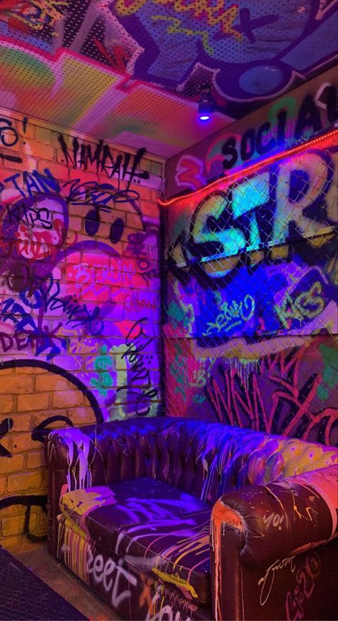 Neon Dj Booth, Punk Interior Design, Restaurant Graffiti, Wreck Room, Immersive Room, Tattoo Shop Interior, Neon Lights Party, Graffiti Furniture, Neon Graffiti