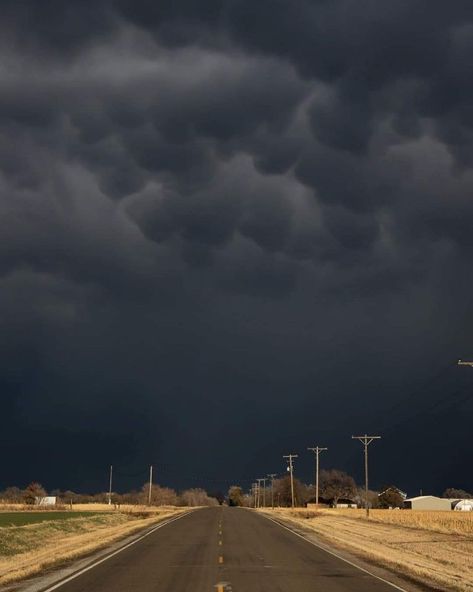 Small Town Mystery, Tornado Pictures, Rainy Sky, Nature Hd, Dark Sky, Stormy Weather, Green Sky, Landscape Pictures, City Photography